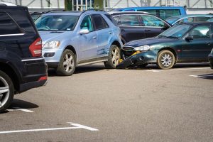 qué hago si choqué un auto estacionado